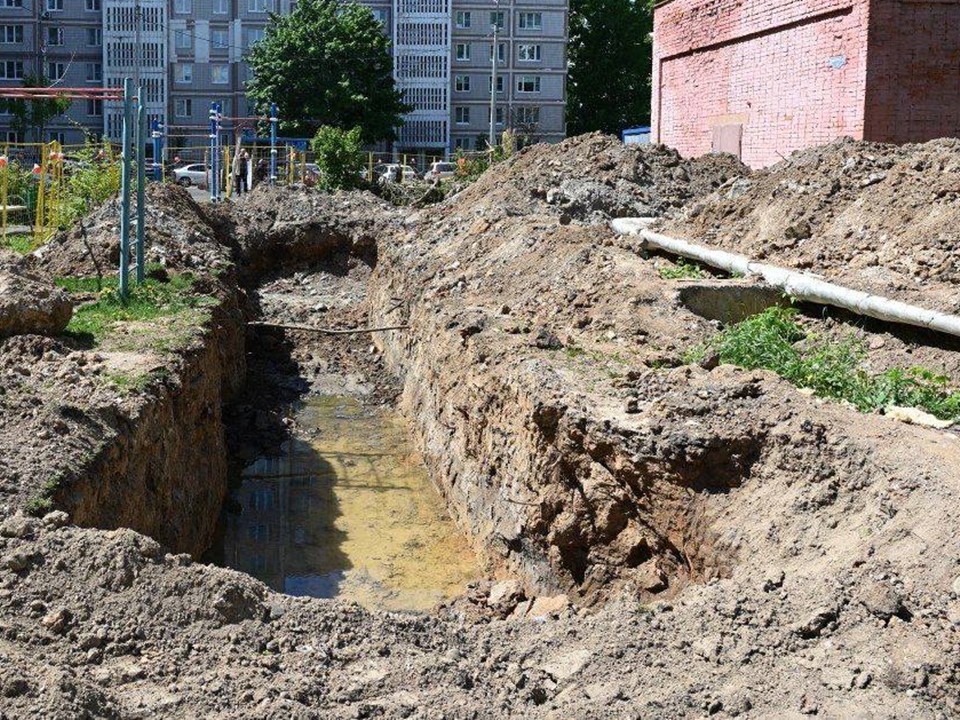 Специалисты водоканала выехали на место аварии на магистральном трубопроводе в Серпухове