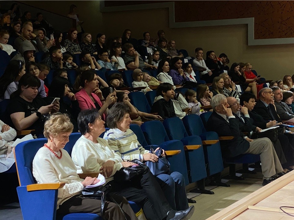 Поэт Николай Комаров выступит в Мытищах: стихи, смех и философия