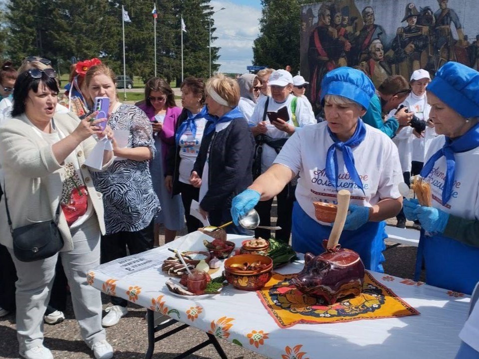 Команда Чехова использовала секретный ингредиент и покорила жюри «Щей из топора»
