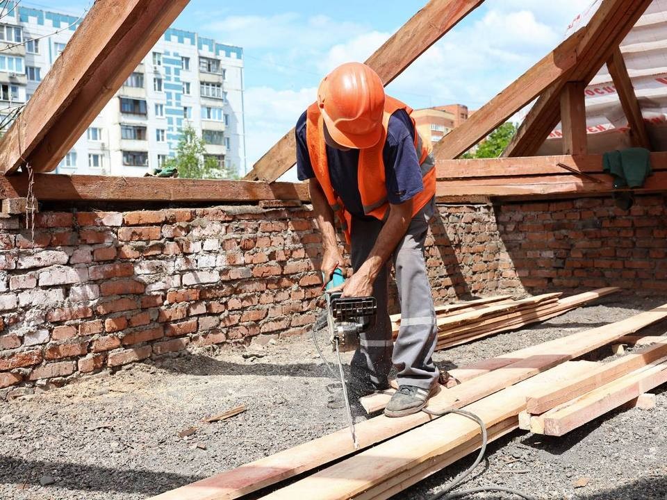 Новая кровля на здании школы искусств в Пирогово будет готова к 1 сентября