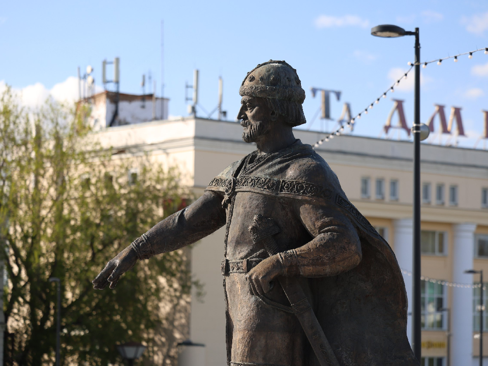 Автомобиль с изображением Юрия Долгорукого заметили в Дмитрове перед Днем России