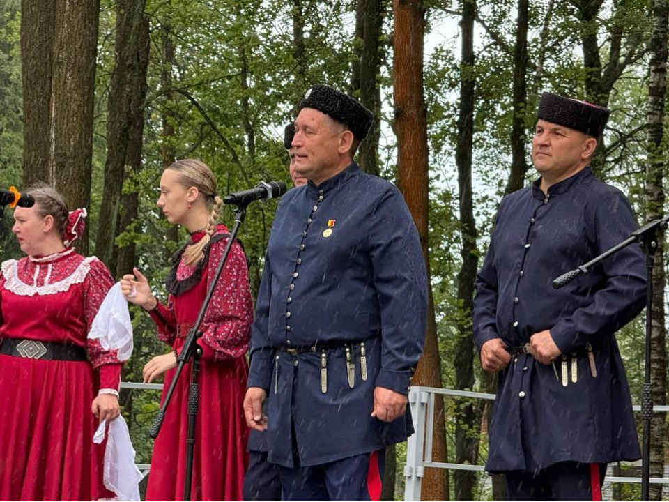 Электростальцев научили делать казачьи нагайки и вырезать по дереву