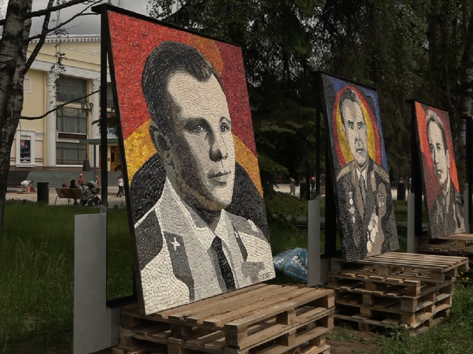 Мозаики космонавтов снова радуют жителей Дубны на площади у ДК «Октябрь»