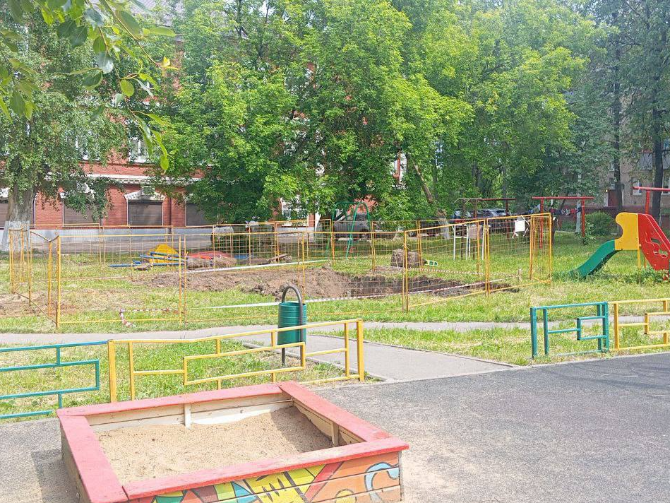 Жители Наро-Фоминска обеспокоены строительством трансформаторной будки вблизи детской площадки