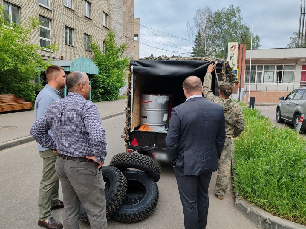 Администрация передала бойцу СВО гуманитарную помощь для выполнения стратегических задач