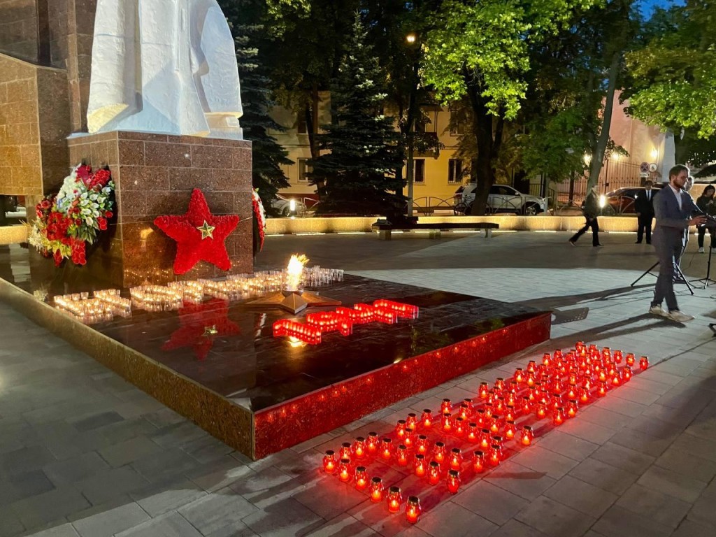Сотни свечей зажглись в Егорьевске в День памяти и скорби