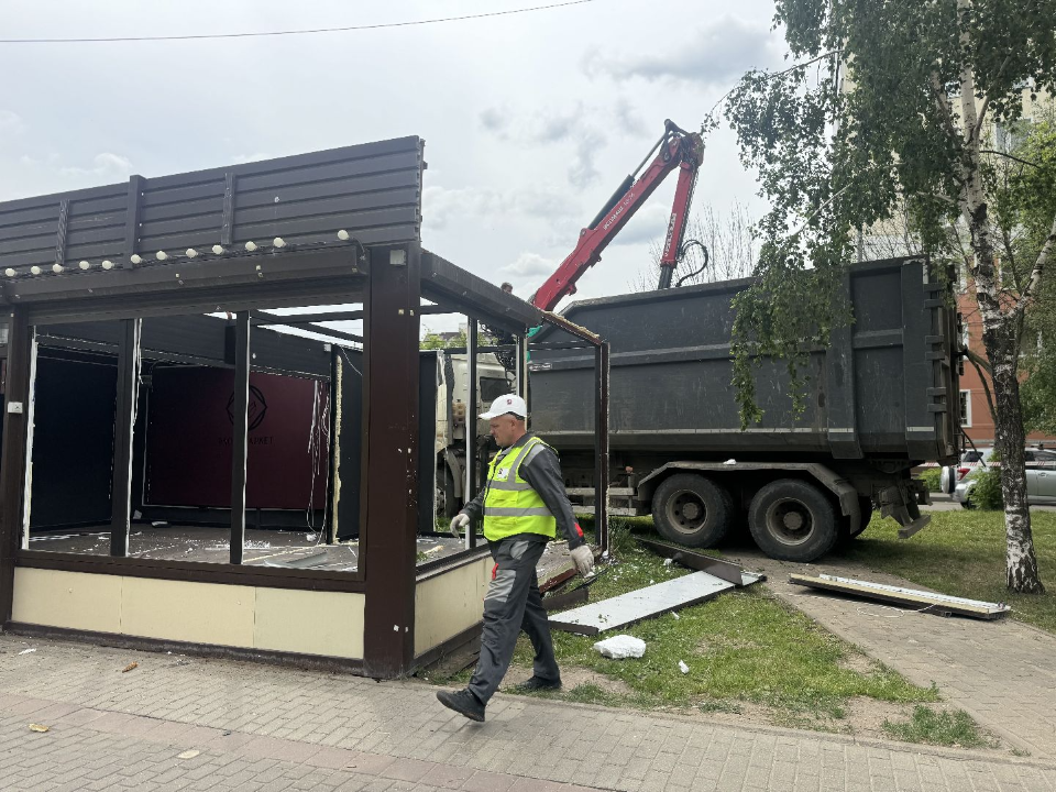В Подольске на Северной демонтировали очередной незаконный торговый объект