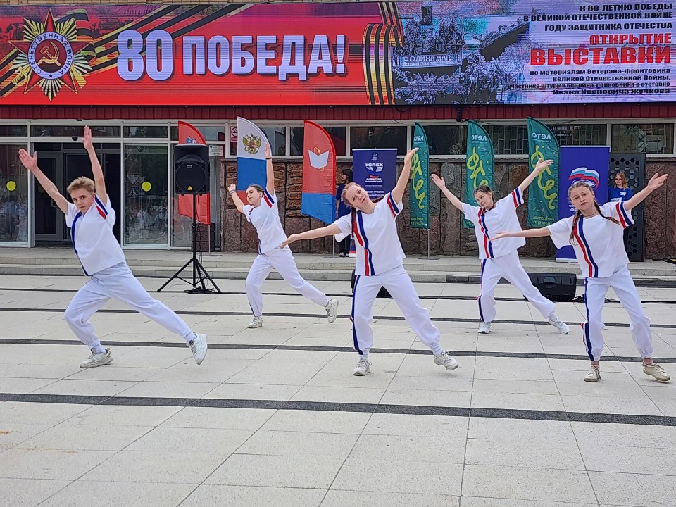 Масштабный танцевальный флешмоб прошел во Фрязине в честь Дня России