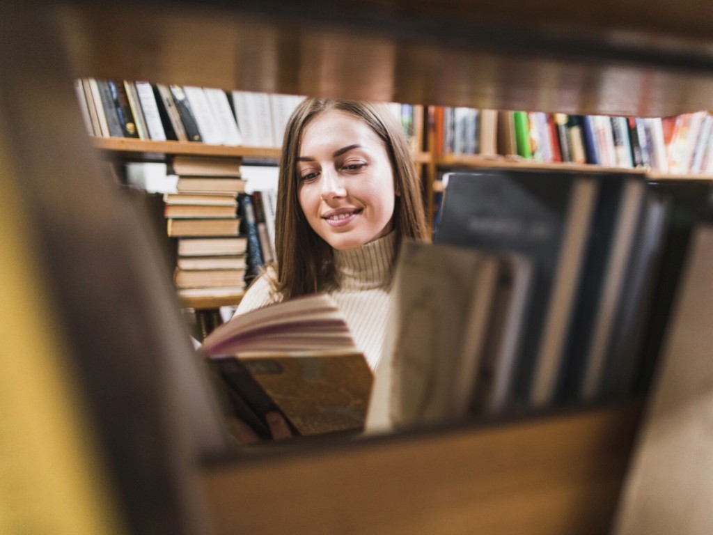 Книги блогера Алекса Лесли запретят продавать