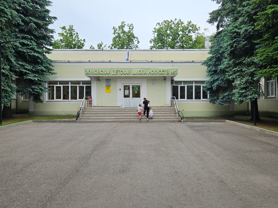 Последний звонок прозвенел для выпускников Жуковской детской школы искусств №1