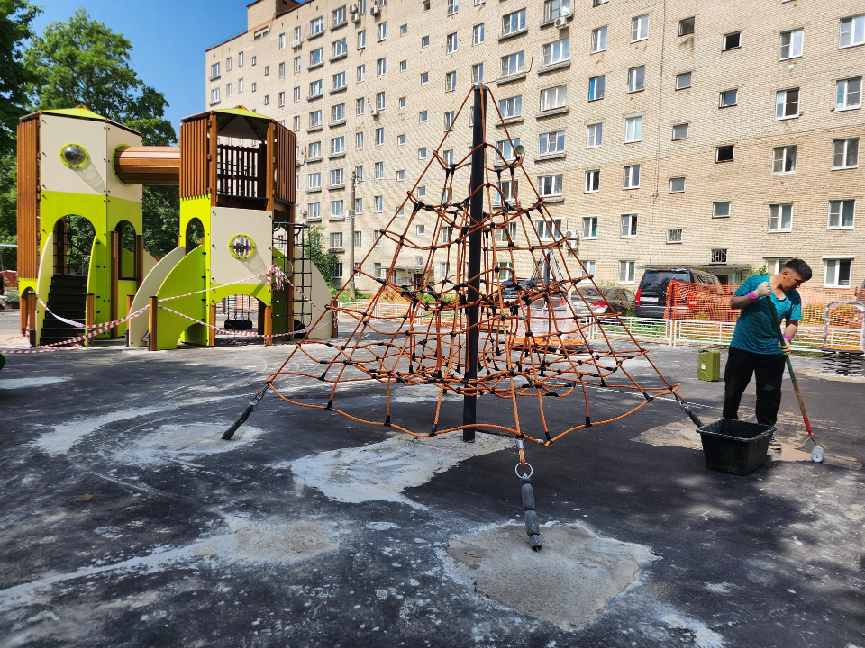 Современная детская площадка появится во дворе на проспекте Мира