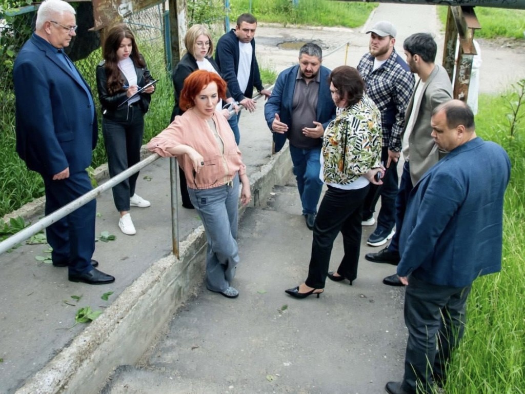 В поселке Глебовский проверили содержание территорий и будущую парковую зону