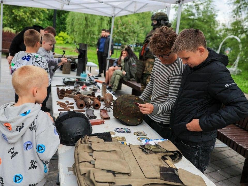 Амуницию бойцов СВО представили на концерте группы «Сарма 38» в Мытищах