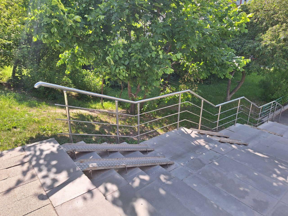 В мкр. Силикат до конца июня отремонтируют ступени для маломобильных горожан