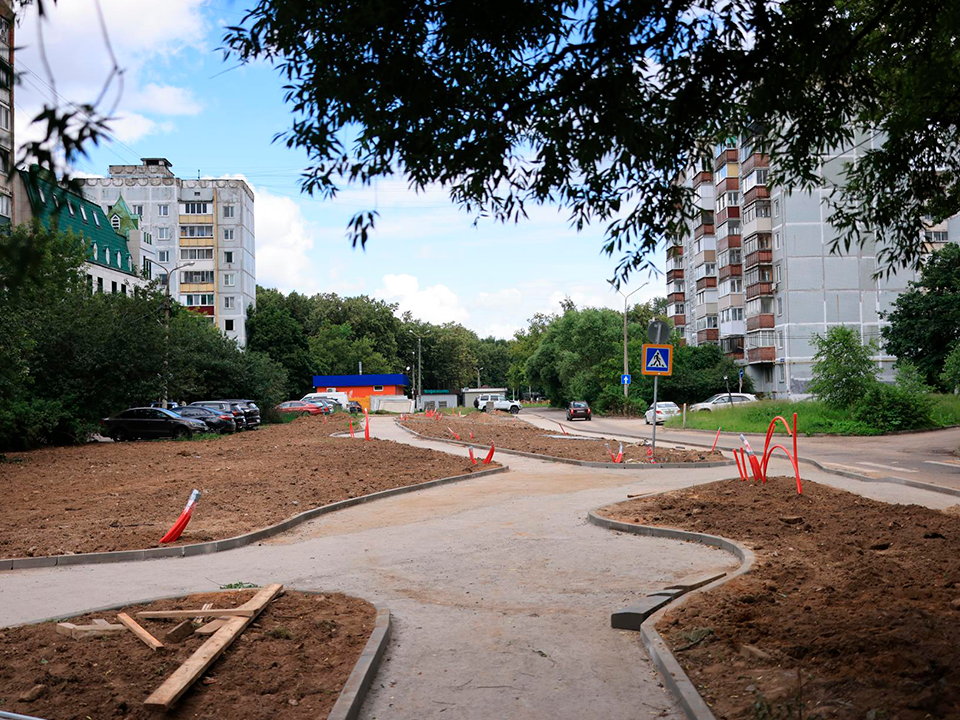 На Пушкинской улице в Королеве обновляют пешеходную аллею