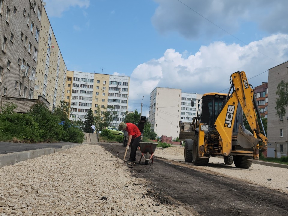 В Истре начали укладывать новый асфальт на улице Ленина