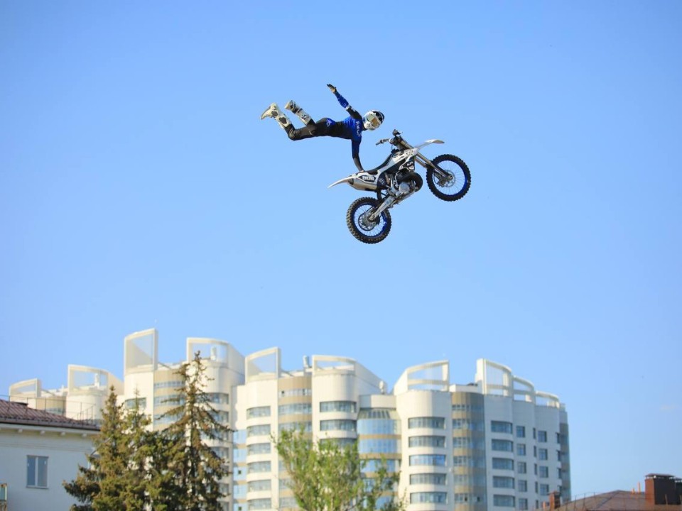 Команда FMX13 покажет уличное мотошоу в День России в Балашихе