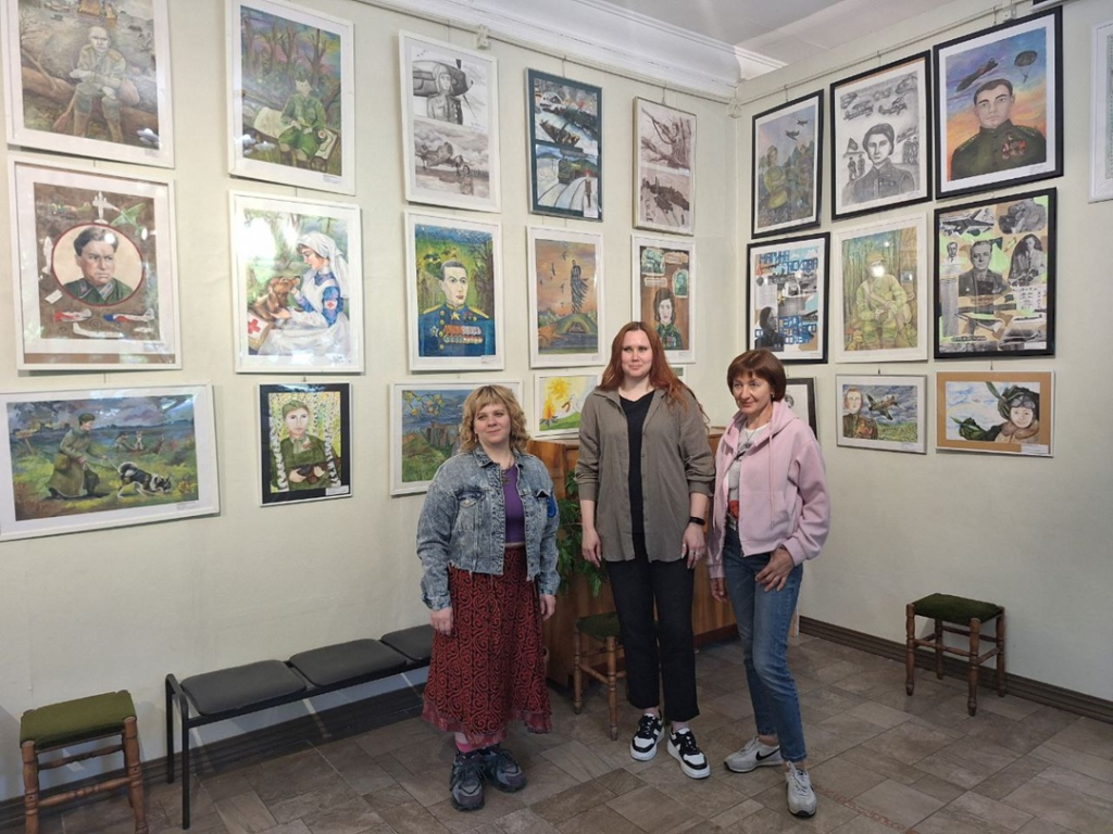 В галерее «5 дом» открылась выставка детских работ «Минувших лет живая память»