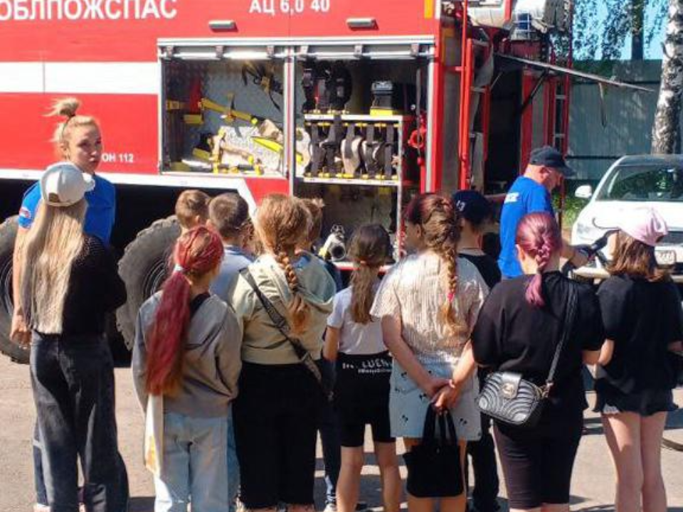 Пожарные «Мособлпожспас» провели экскурсию для школьников