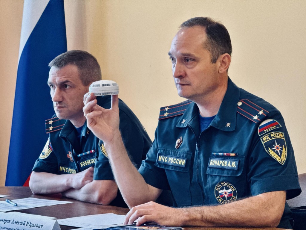 Как избежать беды: сотрудники МЧС научили жителей Гжели правилам пожарной безопасности
