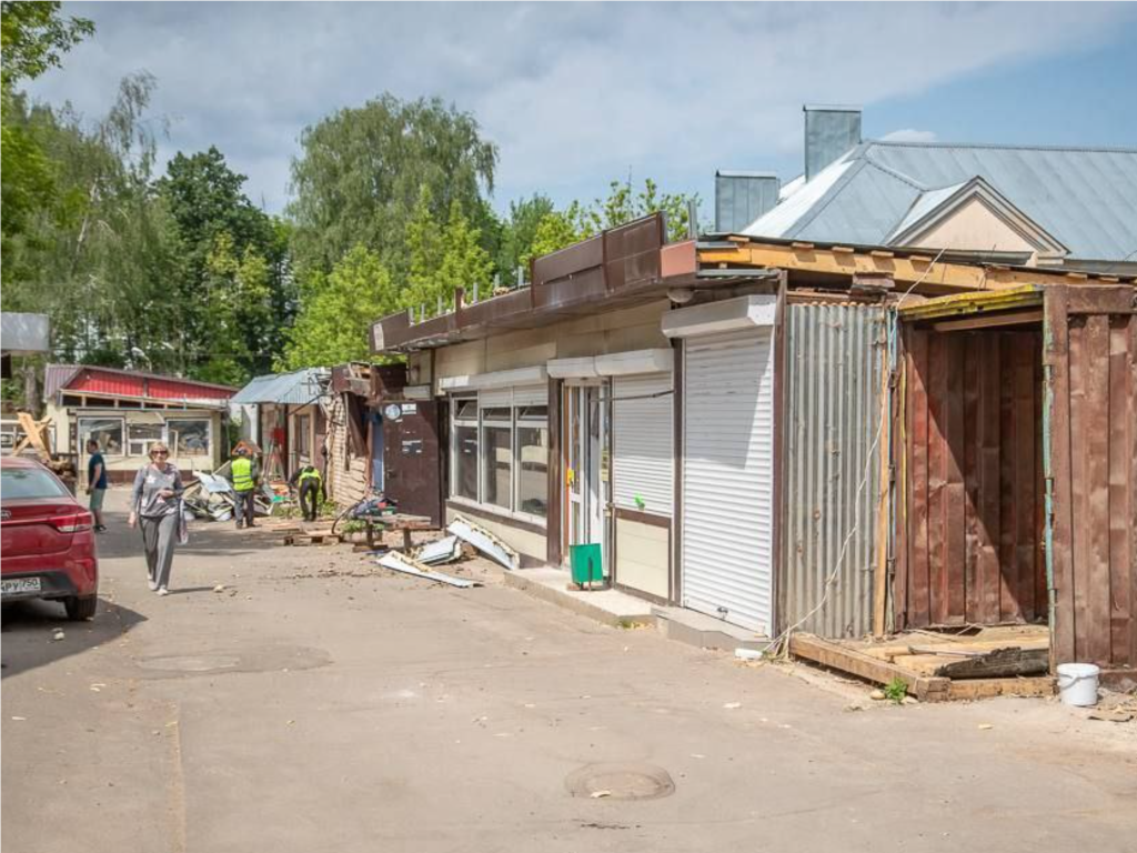 В Новом Городке обустроят парковку или сквер на месте бывшего рынка