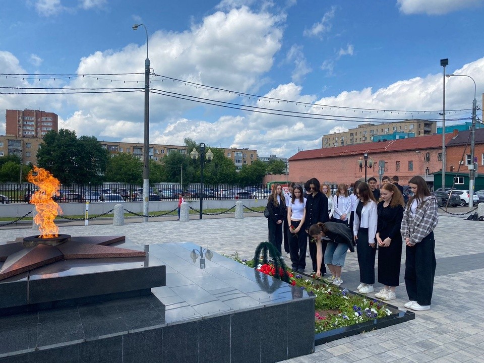 В Орехово-Зуеве студенты Университетского колледжа почтили память героев ВОВ