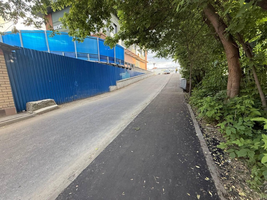 В Люберцах досрочно завершили строительство нового тротуара у ТЦ