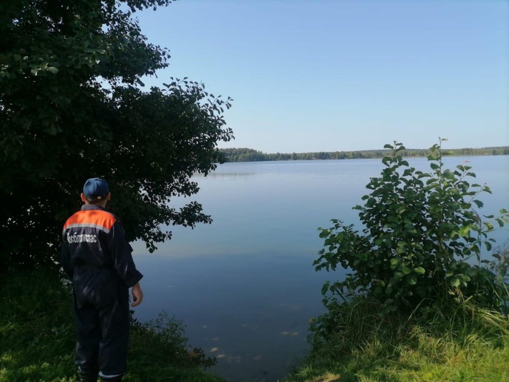 Спасатели предупредили об опасности купания в непогоду в Подмосковье