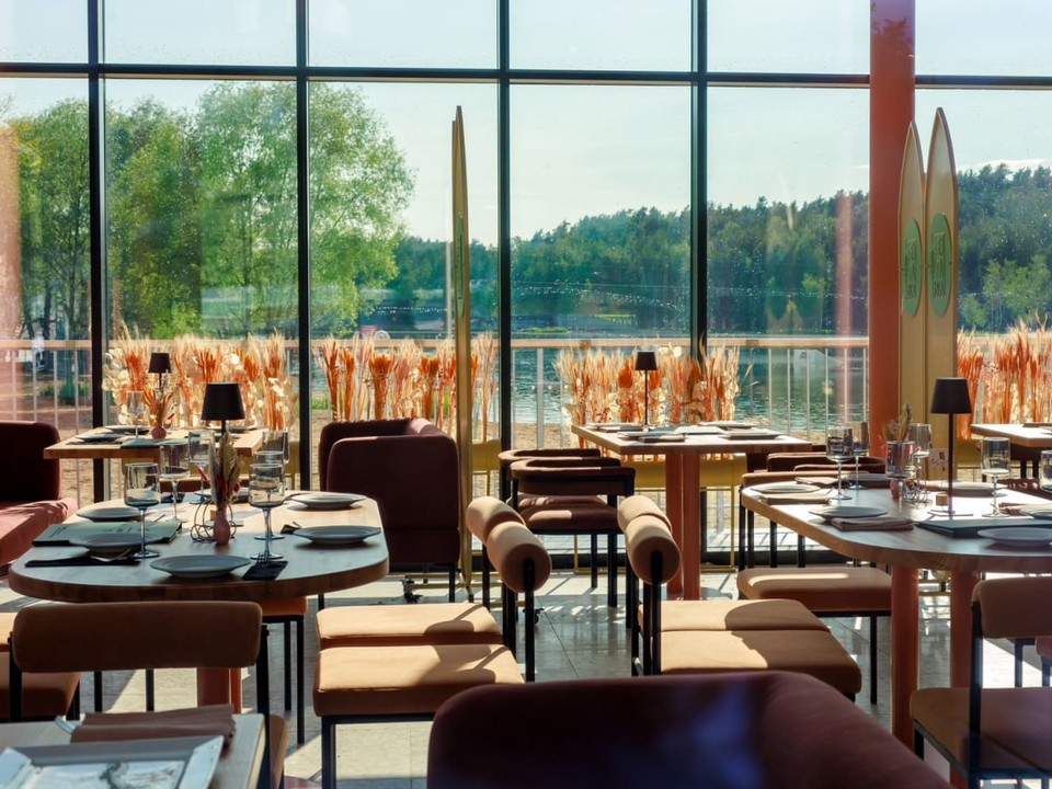 Новый ресторан на «Волкуше» ищет персонал со средней зарплатой ₽100 тыс.