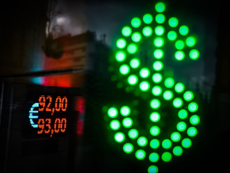 Экономист оценил вероятность роста курса доллара до ₽100