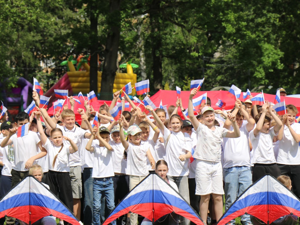 Ступинцы раскрасили стадион в цвета триколора ко Дню России