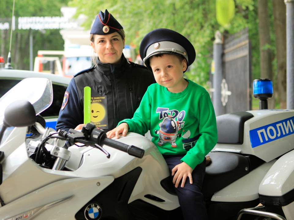 Как стать инспектором на день: школьники Королева попробовали себя в роли ГИБДД