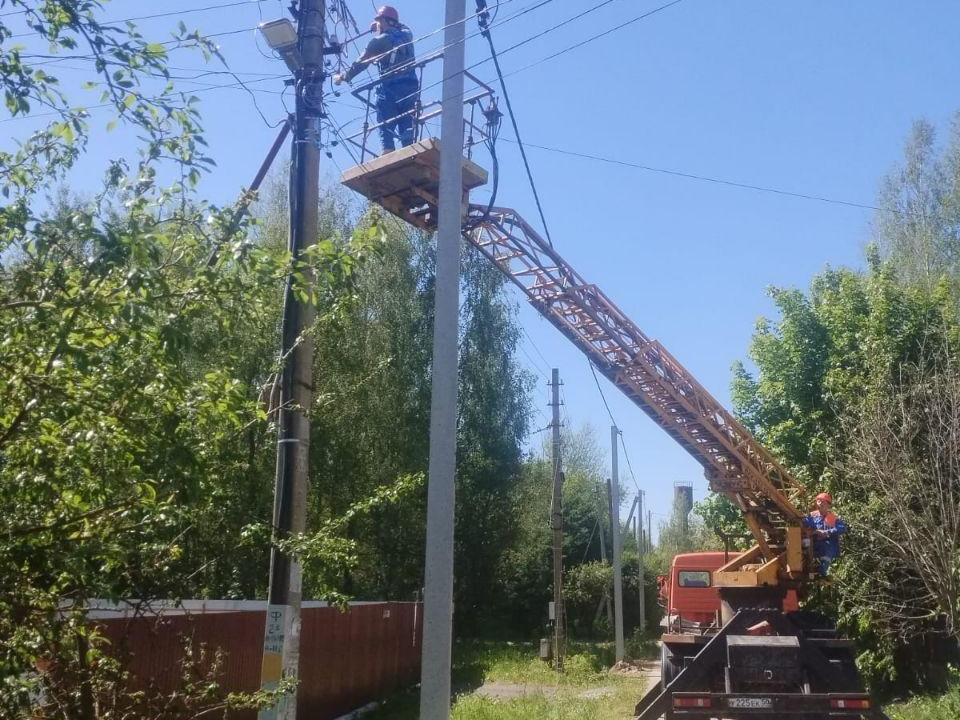 В Ворщикове стартовал капитальный ремонт воздушной линии электропередачи