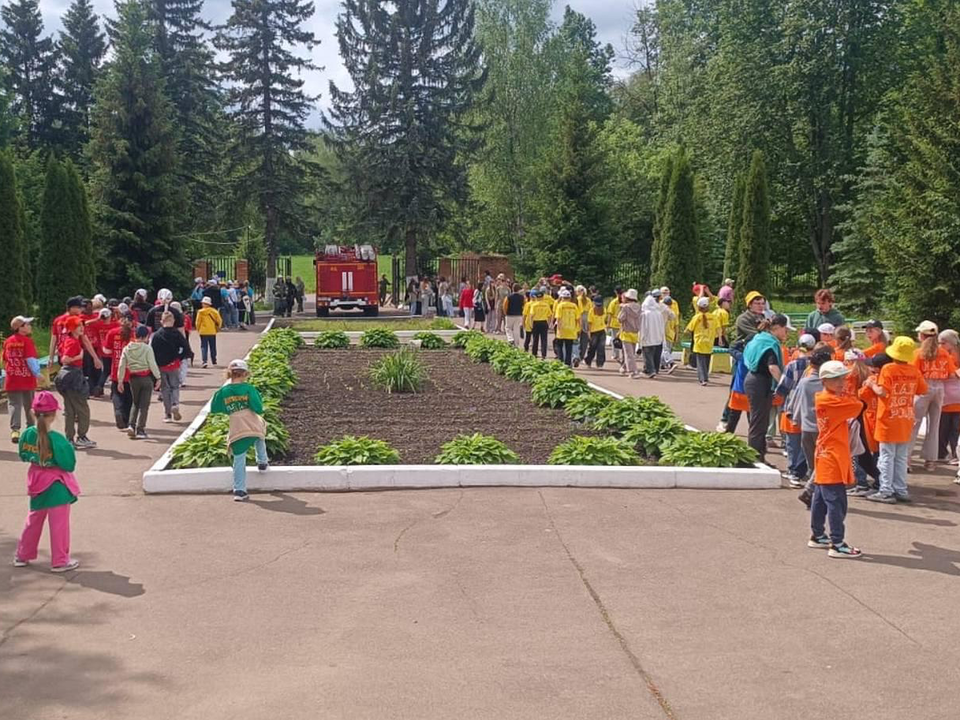 Пожарные отработали эвакуацию на базе отдыха РГСУ в Добром