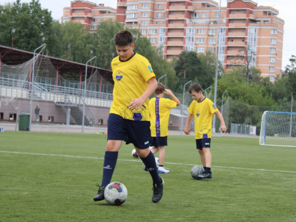 В Красногорске готовятся к первой смене детского футбольного лагеря Zorky Camp