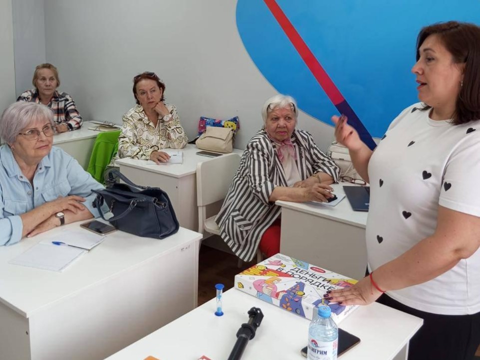 Звенигородских пенсионеров начали обучать финансовой грамотности