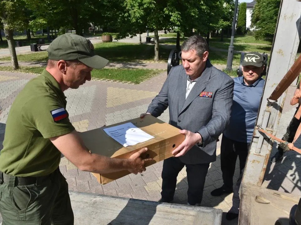 Приход храма Николая Чудотворца в Балашихе передал сладости детям Донбасса