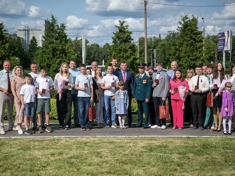 Власти Коломны вручили паспорта 14-летним жителям округа