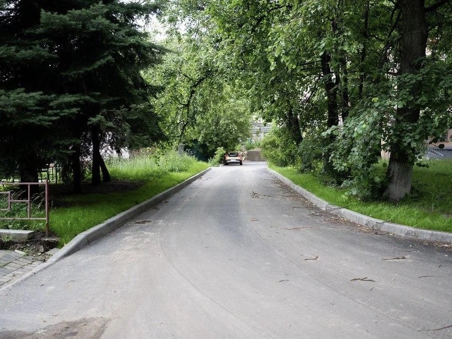 Семь дворов в Дзержинском комплексно модернизировали
