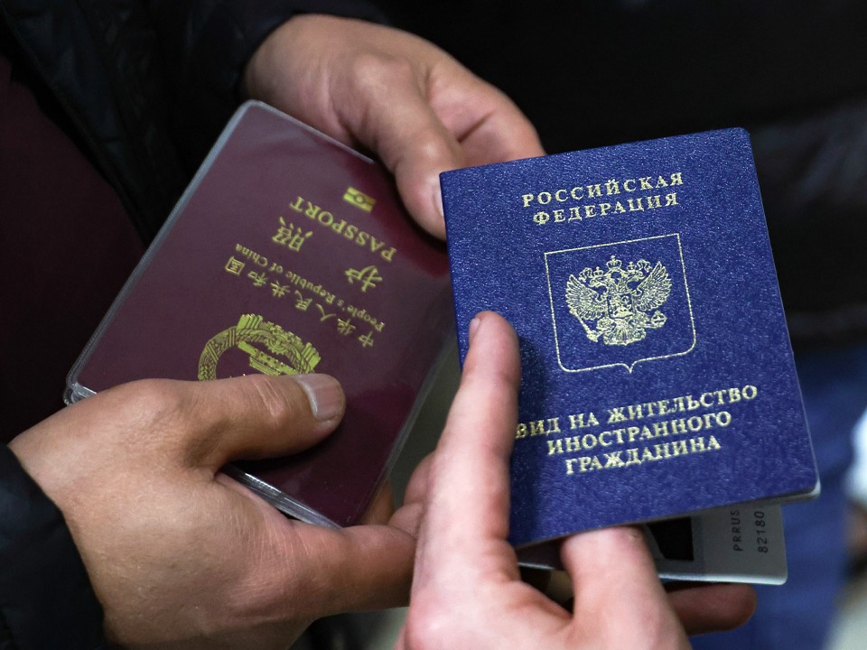 Власти введут новые госпошлины для мигрантов уже в сентябре 2025 года