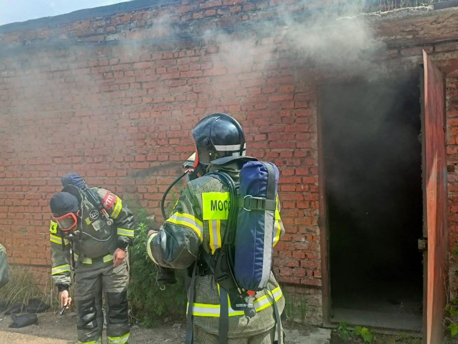 Подмосковные спасатели провели тренировку в безвоздушном пространстве