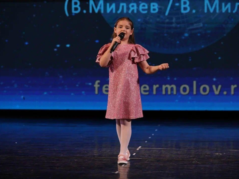 Лобненские школьницы покорили международный фестиваль по вокалу