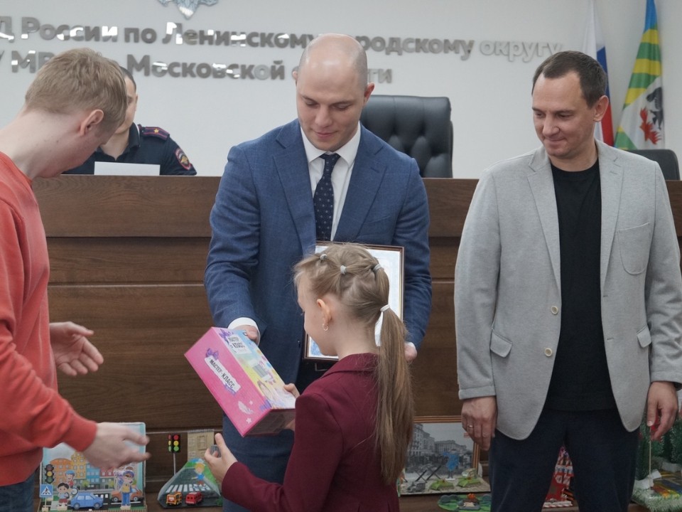 В Ленинском округе наградили участников конкурса «Полицейский Дядя Степа»