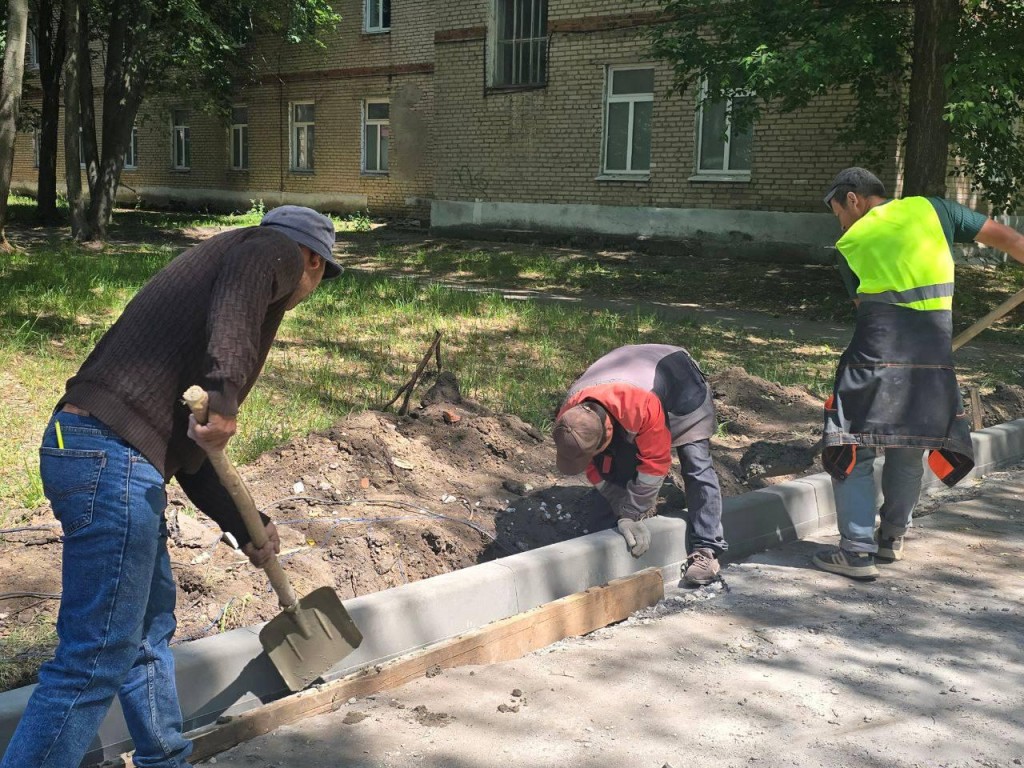 В Озерах началась реконструкция дорог на территории больничного городка