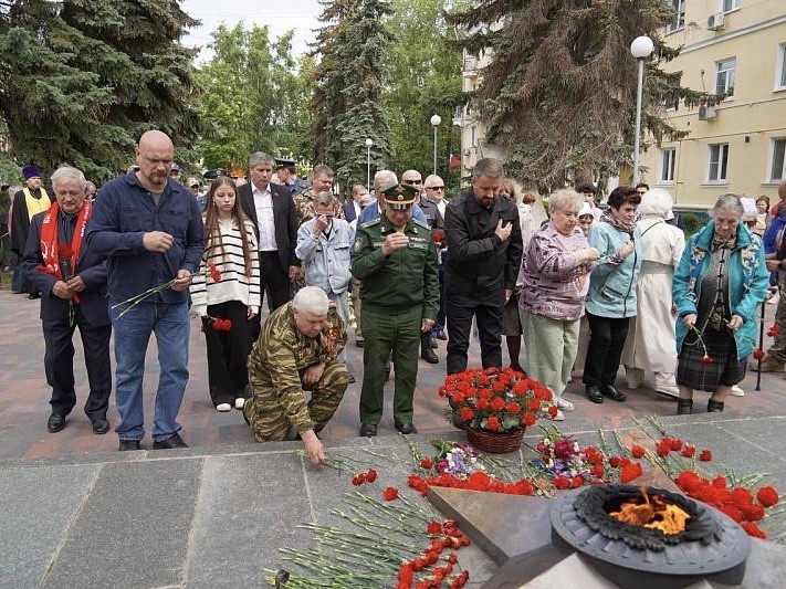 Воскресенск почтил память павших в Великой Отечественной войне у «Вечного огня»
