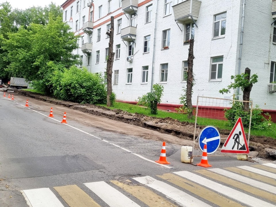 На Комсомольской улице начали капитальный ремонт тротуара