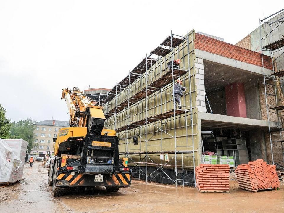 В театре «ФЭСТ» рабочие приступили к отделке фасада и внутренних помещений