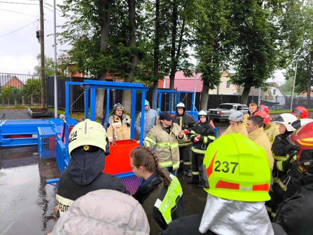 В Дмитровском техникуме почтили память погибшего выпускника спасательными соревнованиями