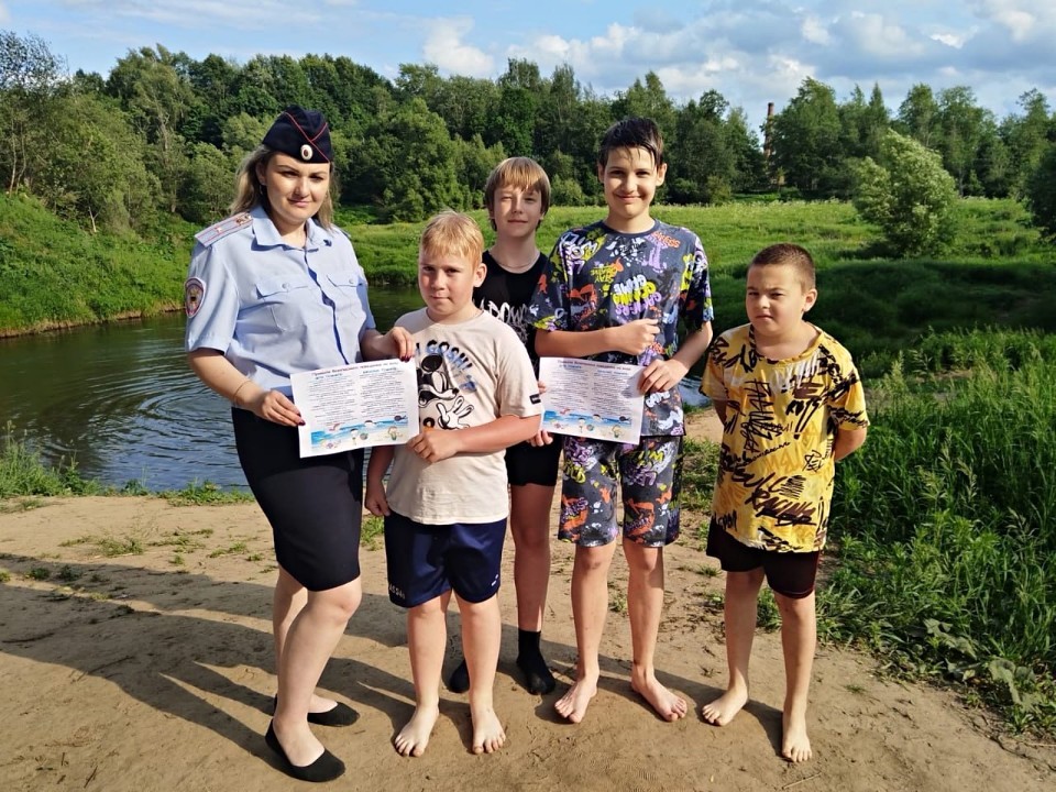 В Лотошино провели беседы с подростками о безопасности на воде