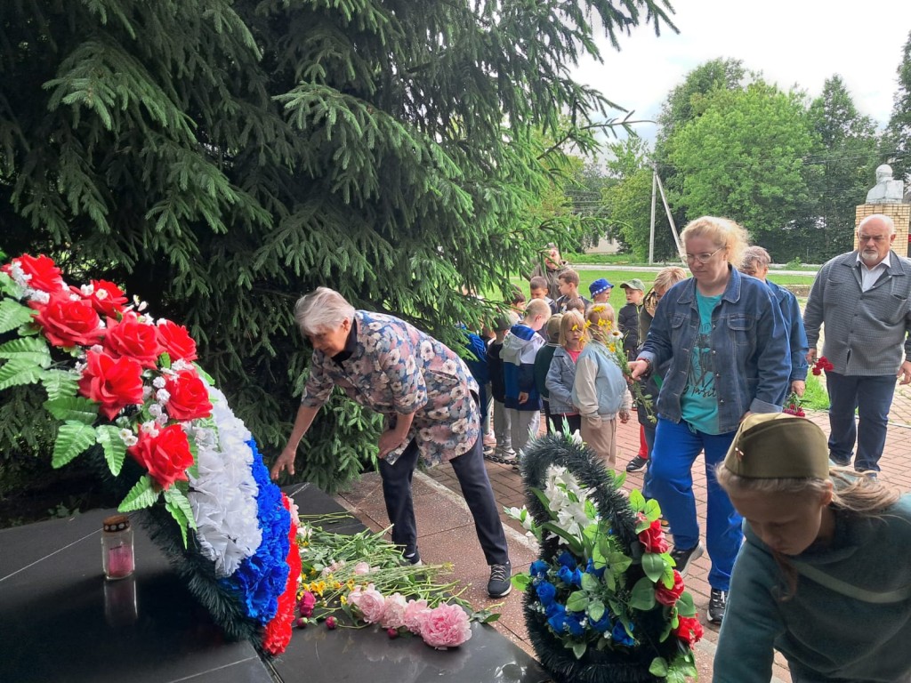 В Шугарове отдали дань уважения Героям Великой Отечественной войны в преддверии Дня памяти и скорби